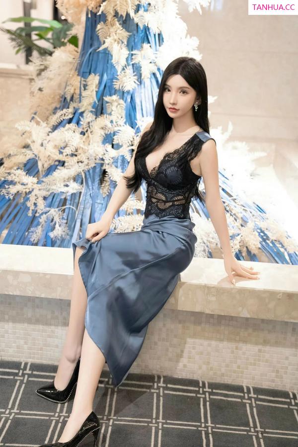 周于希dummy  [XiuRen]高清写真图 2024.03.15 No.8242 周于希Sally 美腿黑丝第15张图片